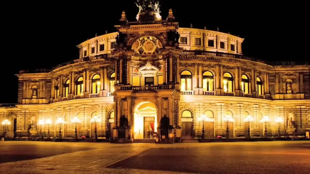 Пять солистов пострадали при падении в "Турандот"