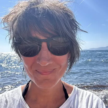 Песня Земфиры "Повесица" удалена с российских плат...