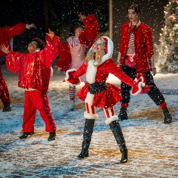 Кайли Миноуг показала рождественский кли...