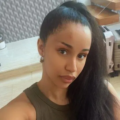 Карди Би родила ребенка от звезды НФЛ Стефона Дигг...