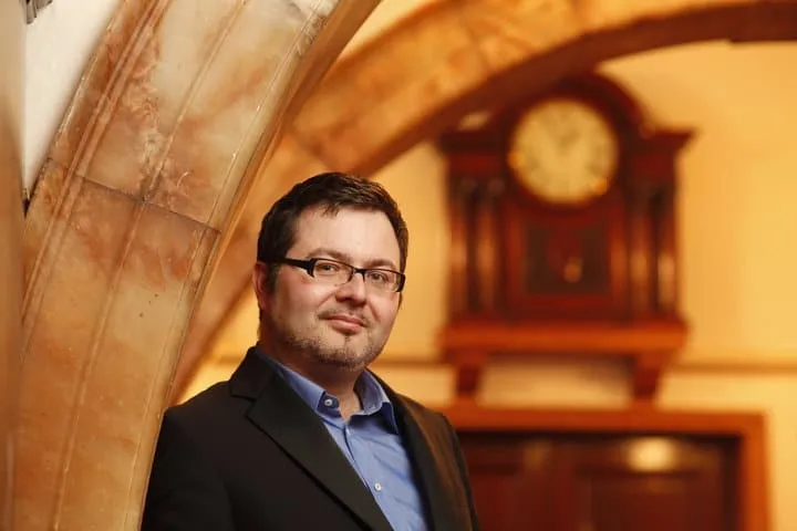 Дирижер покинул сцену после первого акта в Английс...