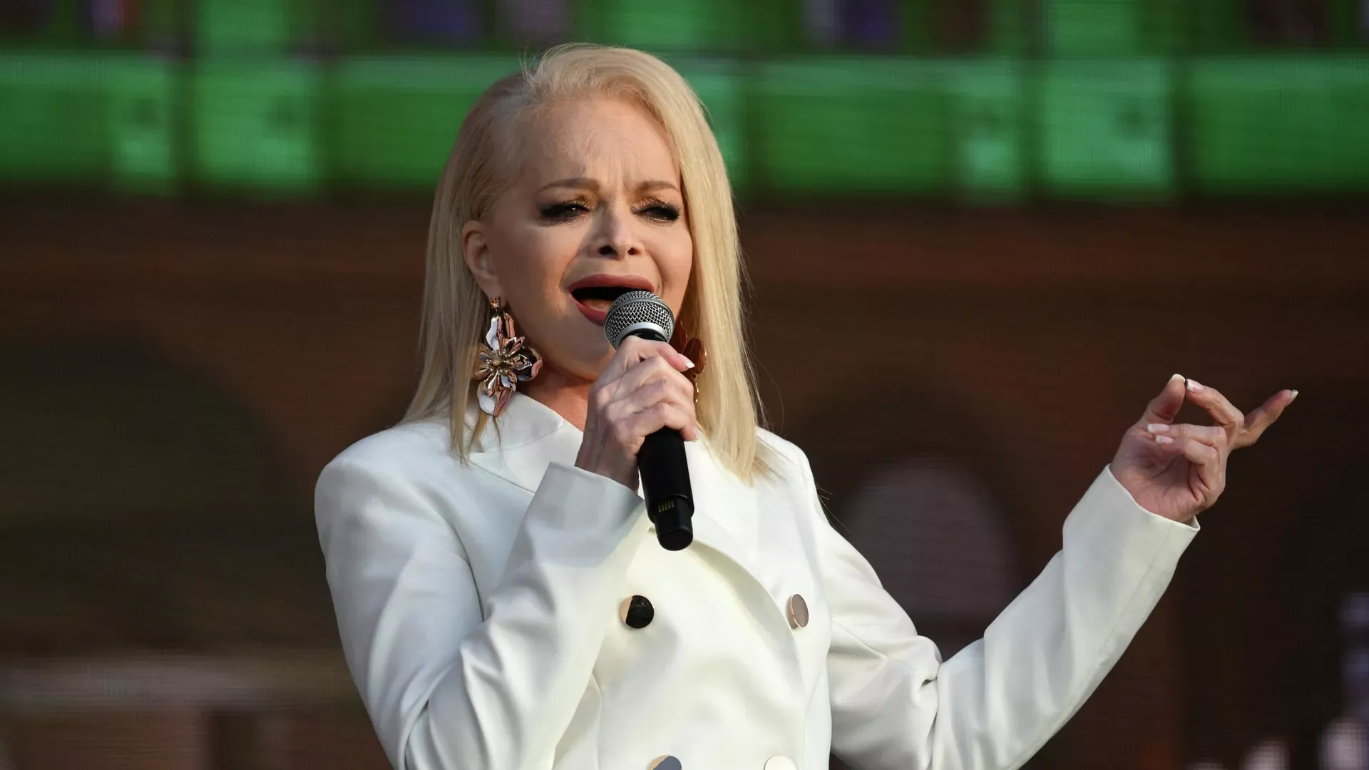 Лариса Долина выступила на концерте Григория Лепса...