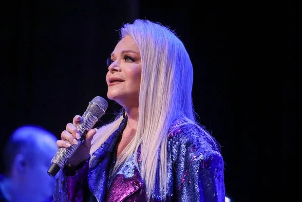 Лариса Долина выступила в баре почти при полном зале