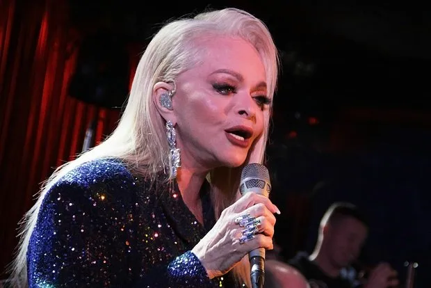 Лариса Долина: первое выступление после ...