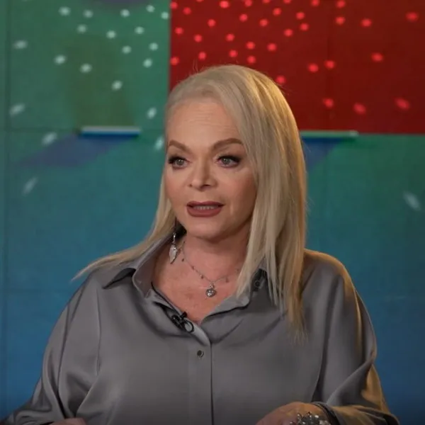 История хита «Три белых коня»: как Долина спела де...