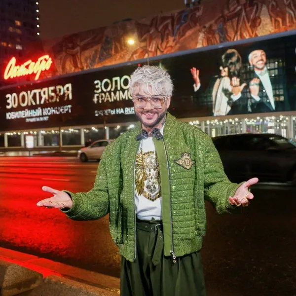 «Золотой граммофон»: звезды в нейросети против про...