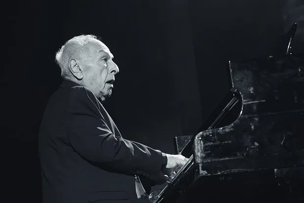 Умер пианист Левон Оганезов: биография и...