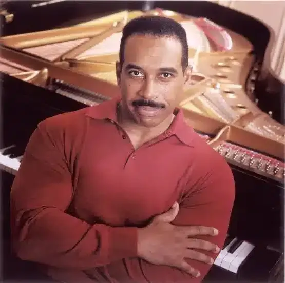 Скончался американский пианист Леон Бейт...