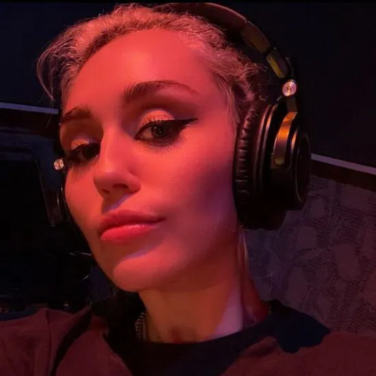 Майли Сайрус помолвлена с Максом Морранд...