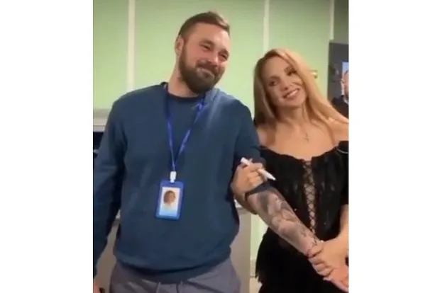 МакSим встретилась с фанатом с татуировкой-портрет...