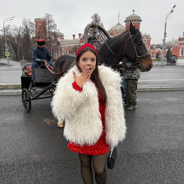 Мария Янковская выпустила клип «Русский хит» в сти...