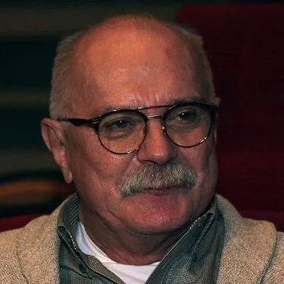 Мишустин поздравил Михалкова с 80-летием