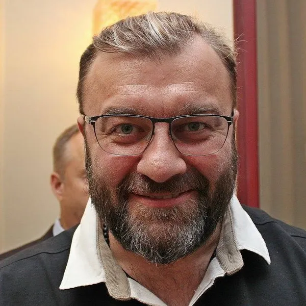 Михаил Пореченков о будущем кино, герое времени и спектакле Гамлет