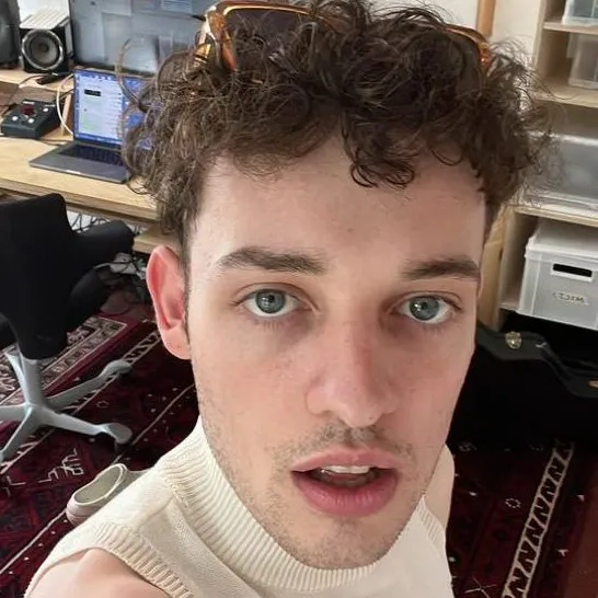 Победитель Евровидения-2024 вернул трофей