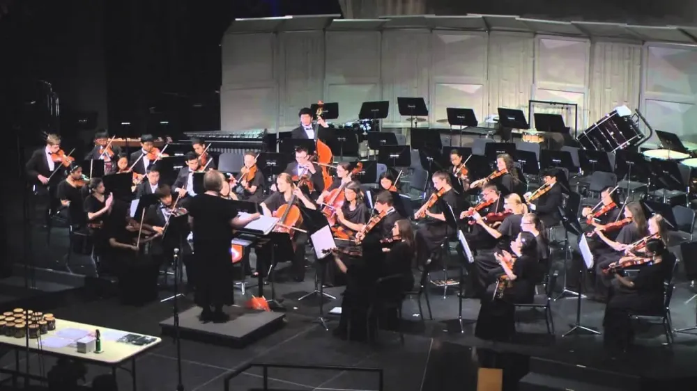 Дирижер извинился за выдворение детей с особенност...