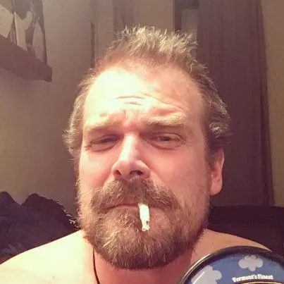 Патриция Аркетт и Дэвид Харбор в криминальном трил...