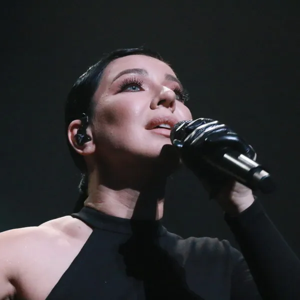 Ёлка: Виртуозное исполнение в оценке Джона Каллига...