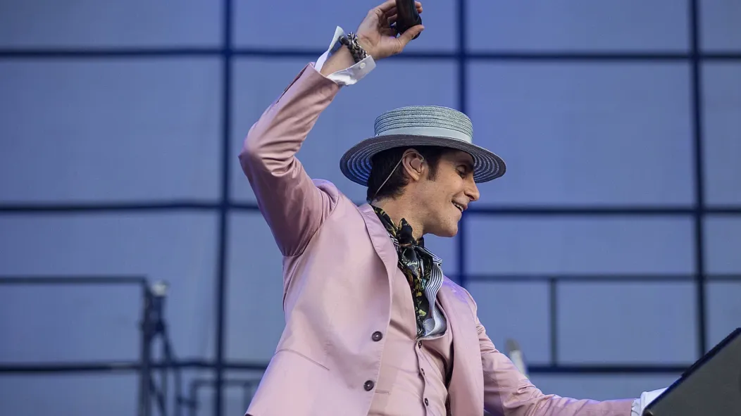 Перри Фаррелл извинился за драку на сцене с Дейвом...