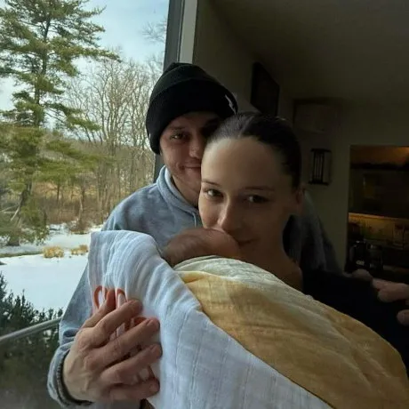 Пит Дэвидсон стал отцом: родилась дочь Скотти Роуз