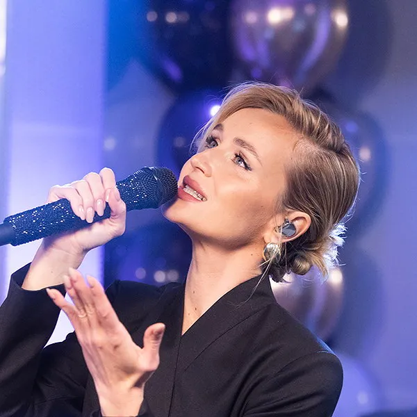 Полина Гагарина представила гимн всех Полины и ано...