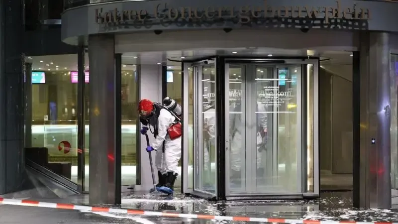 Протесты в Амстердаме: инцидент в Консер...