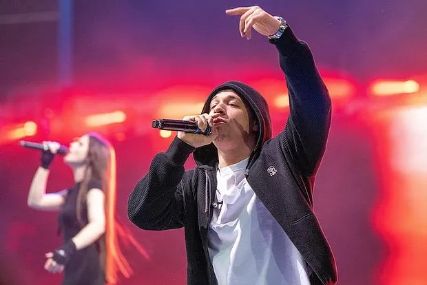 Macan не оплатил 19 000 рублей штрафов за ПДД