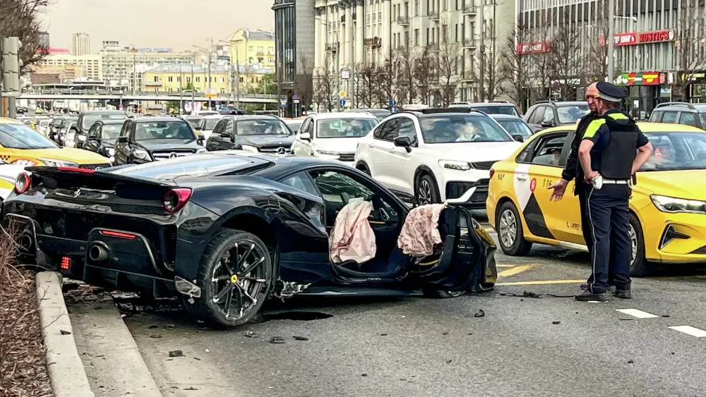 Рэпер Navai уехал в ГАИ после ДТП в центре Москвы