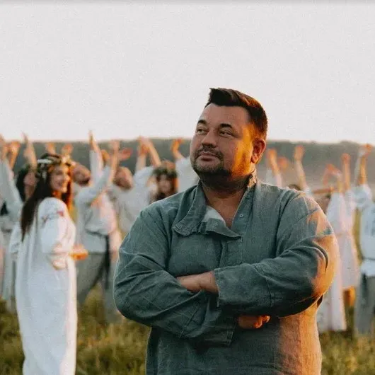 Сергей Жуков выпустил клип «Поле» в народном стиле