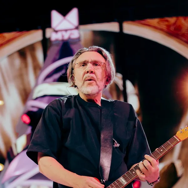 «Танцы! Ёлка! Муз-ТВ!»: Звезды зажгли в преддверии...