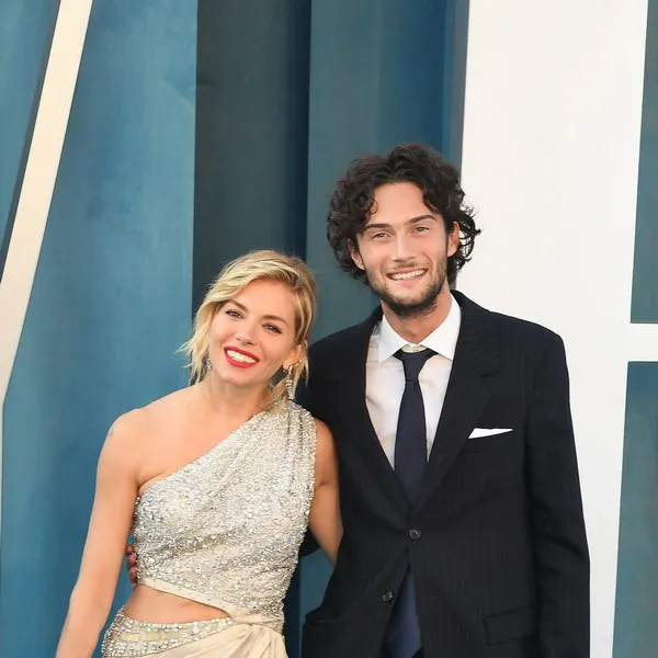 Сиенна Миллер снова беременна: звезда на...