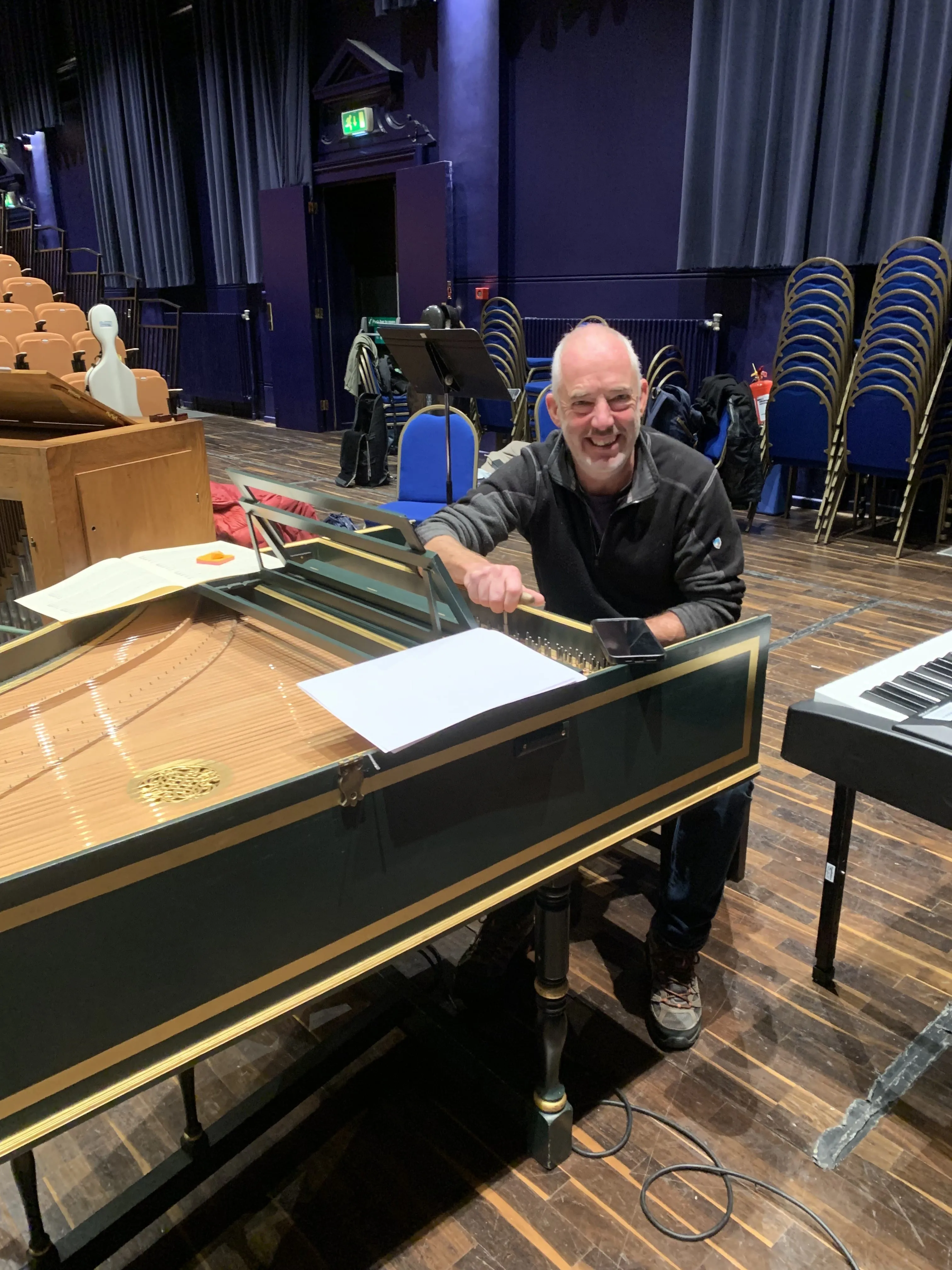 Скончался настройщик клавесинов Том Кокрейн