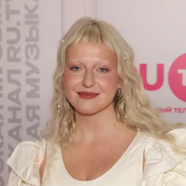 Тося Чайкина перенесла концерты в Москве и Петербу...