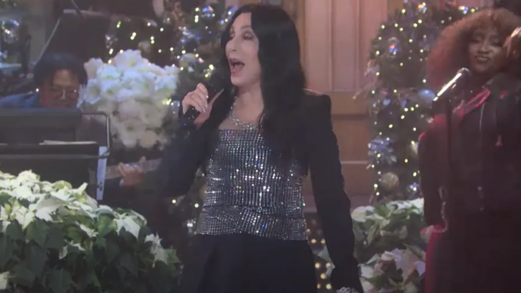 Шер вернулась на SNL через 40 лет с рожд...