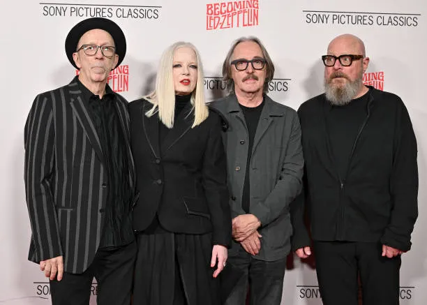 Ширли Мэнсон и Garbage: Новый альбом и борьба с угасанием света