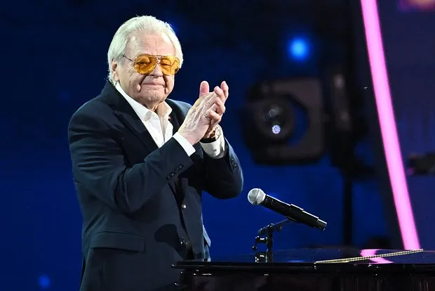 Юрий Антонов признался, что у 81-летнего певца есть девушка