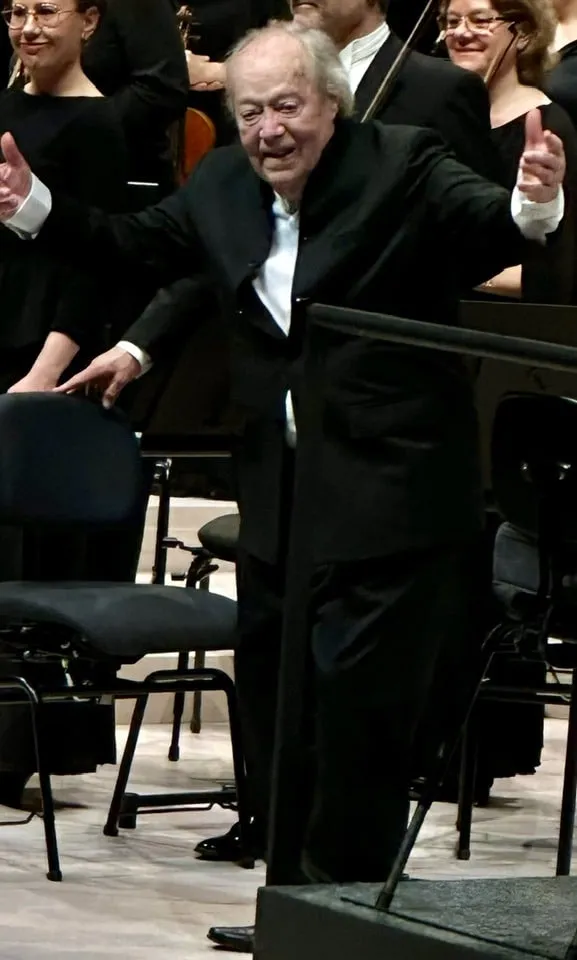 95-летний Юрма Панула дирижирует Орк. им. Хельсинк...